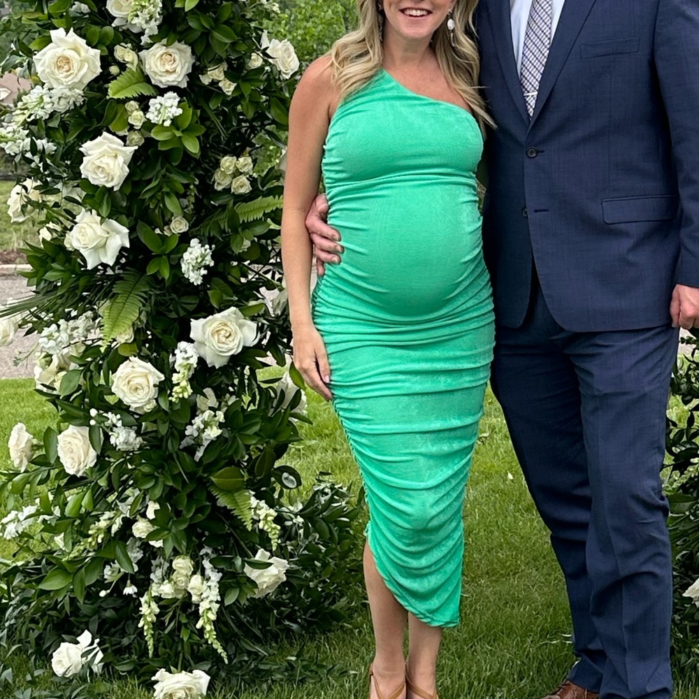 Maternity wedding guest dress perfect for spring and summer